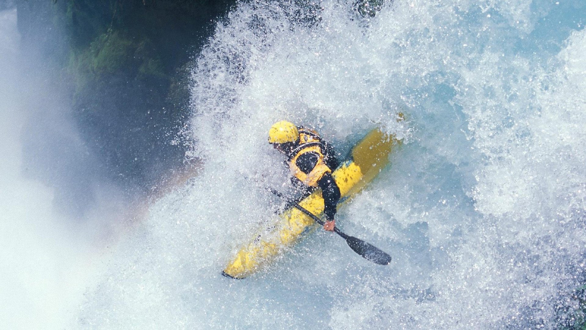 世界杯八分之一决赛：点球大战再上演 门将扑出两点助球队晋级