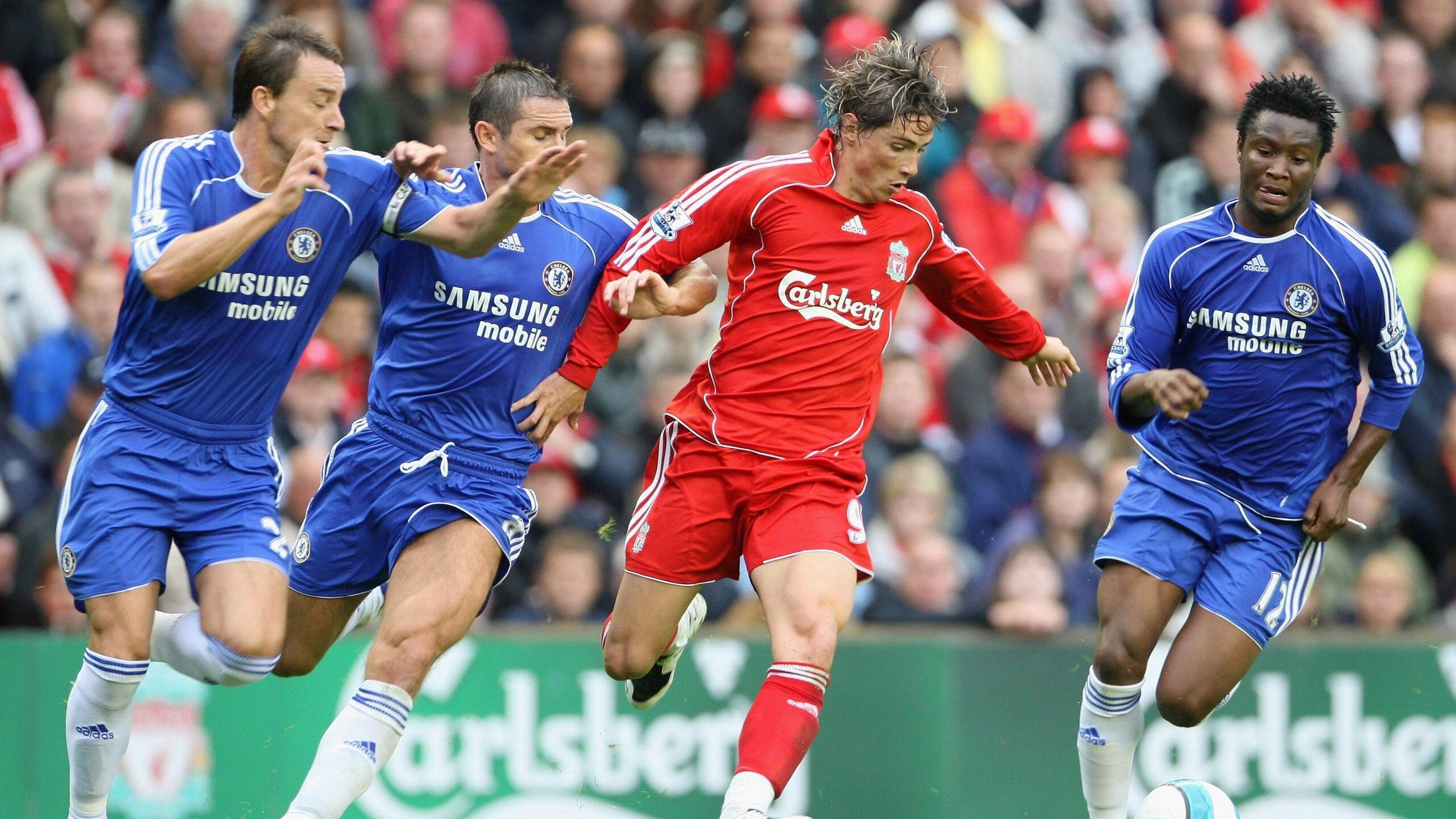 健身达人带练“云端深蹲节” 全球网友同步下蹲